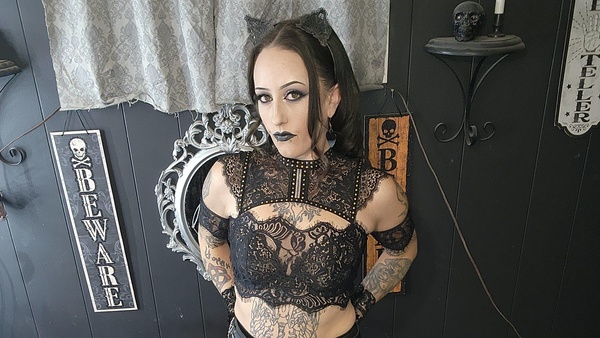 vampyrequeen92 - Chains and Lace