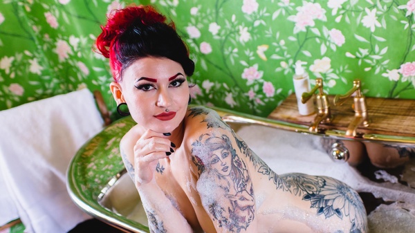 misshollyhell - Bathe in the beauty