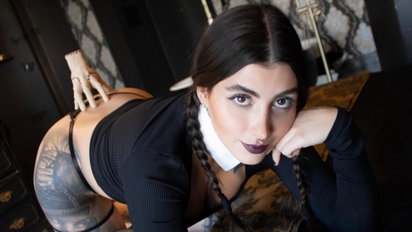 luluvalotta - Black is such a happy color
