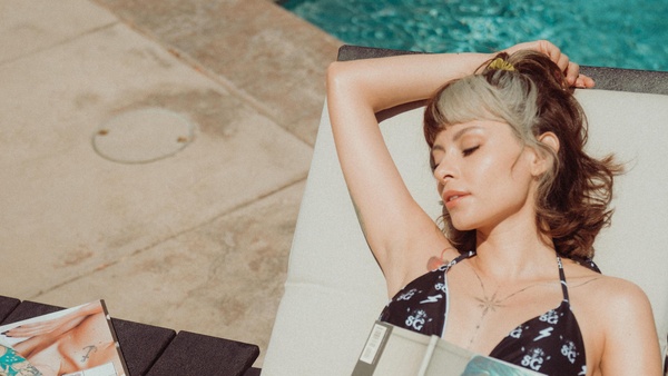 lilvixen - Breakfast by the pool