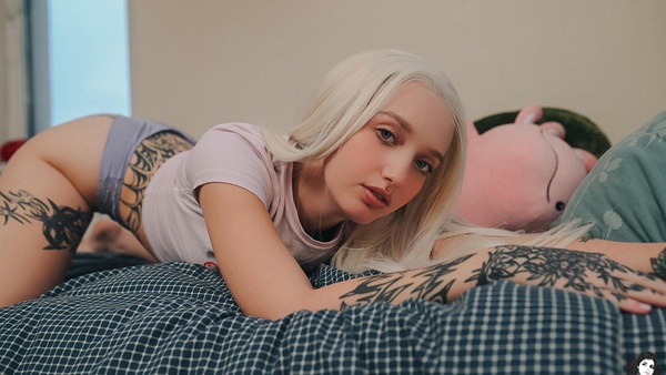 thelolaboop - Bedroom Eyes