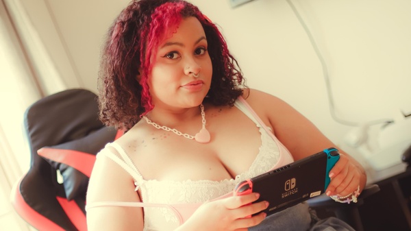annacutiepiie - Addicted Gamer Girl
