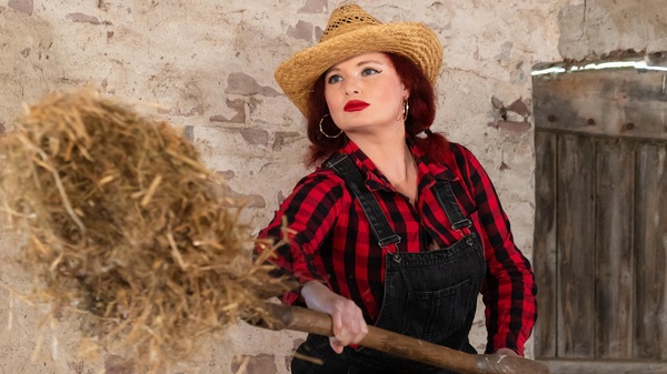 laverohq - Rolling In The Hay