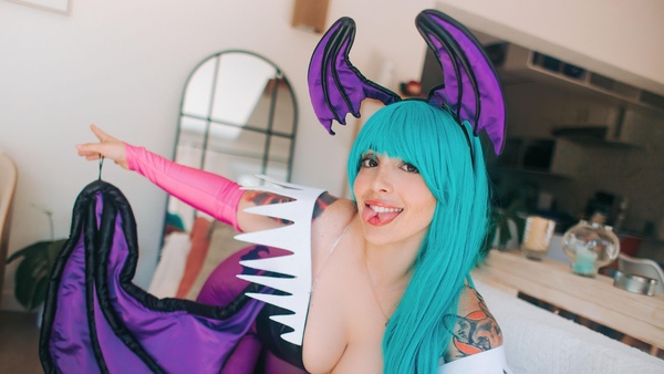 nefernik - GLOSSY MORRIGAN