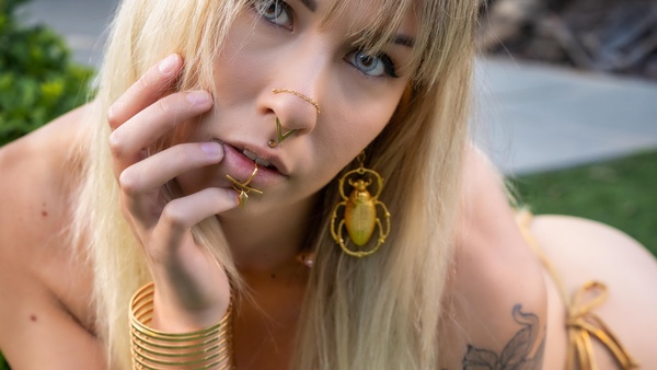 eliieweeds - Gilded Temptation